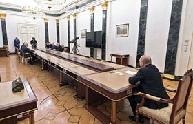 Putin-advisors-table.jpg