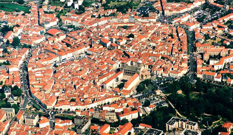 File:Photo-aerienne-Issoire.jpg