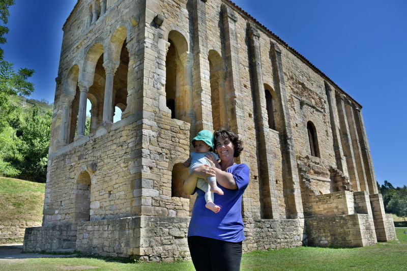 File:SantaMariaNaranco-Aug2015.jpg