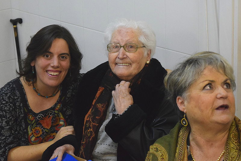 File:AbuelaConchiCumple94-2.jpg